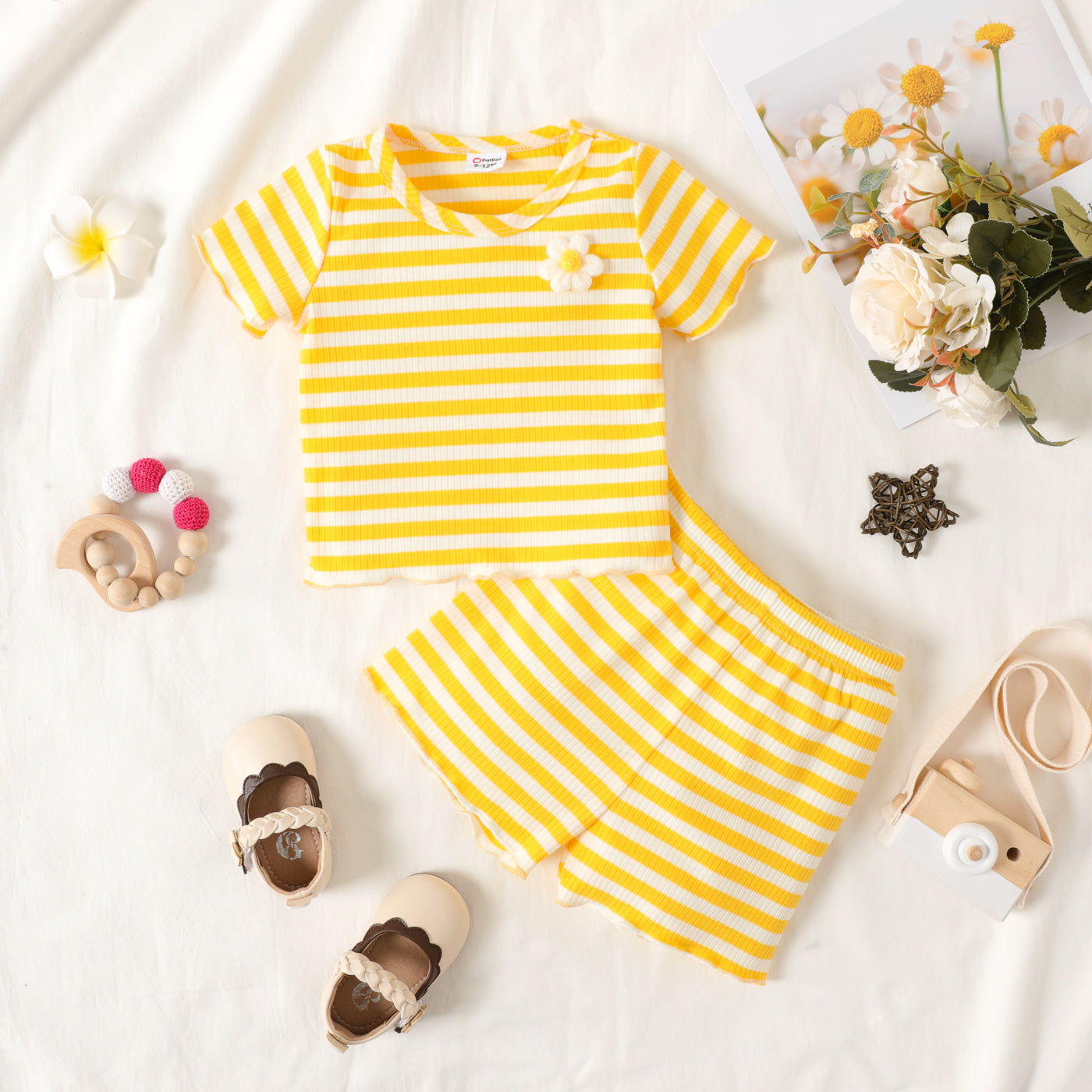 2pcs Baby Girl 3D Flower Design Striped Ribbed Short-sleeve Top and Shorts Set