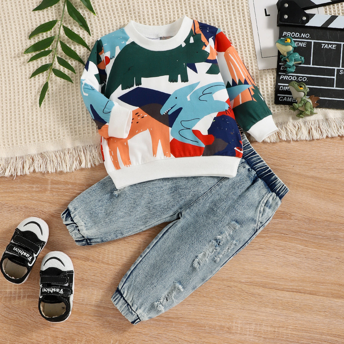 2pcs Baby Boy Allover Dinosaur Print Long-sleeve Sweatshirt and Ripped Jeans Set