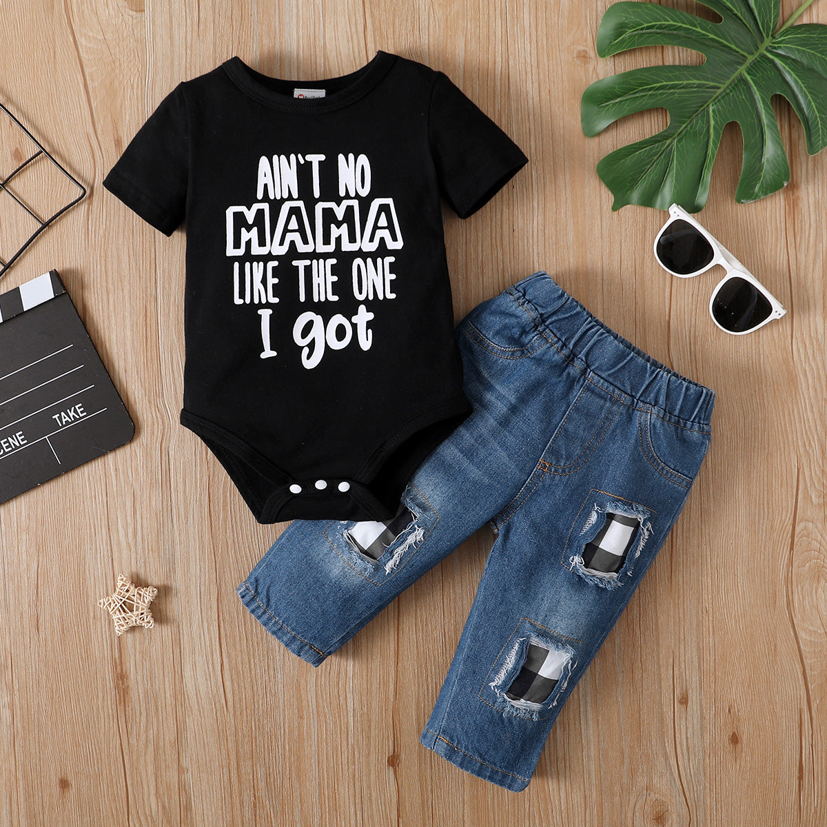 2pcs Baby Boy/Girl 95% Cotton Short-sleeve Letter Print Romper and Ripped Jeans Set
